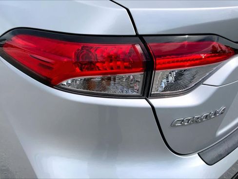 Used 2025 Toyota Corolla LE FWD image 27