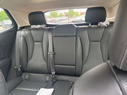 Used 2022 Buick Envision Essence w/ Technology Package I FWD image 11
