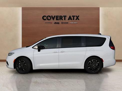 New 2026 Chrysler Pacifica Select FWD image 2
