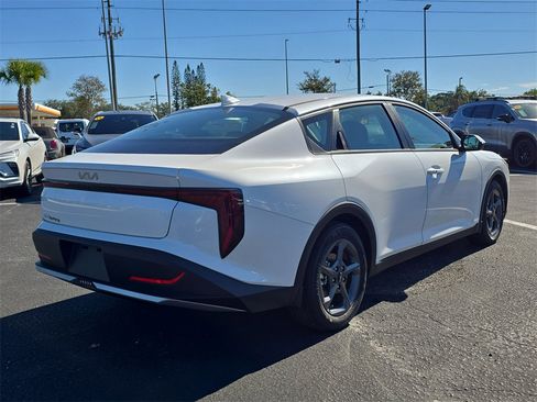 New 2025 Kia K4 LXS image 8