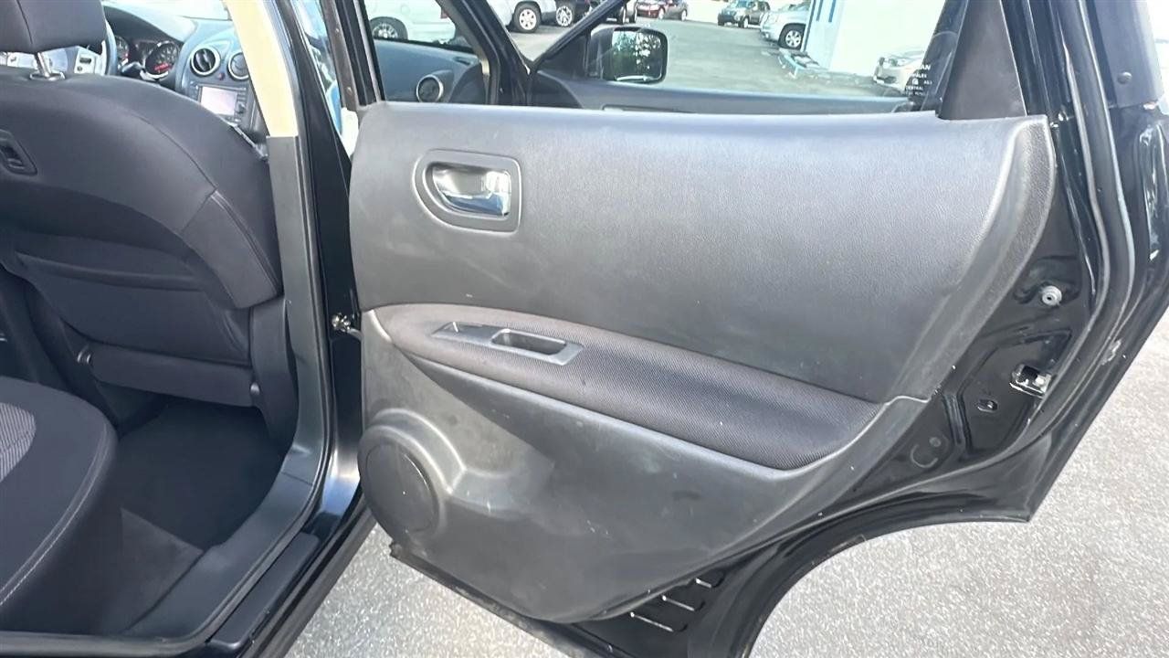 Used 2012 Nissan Rogue SV w/ Premium Pkg AWD/4WD image 27