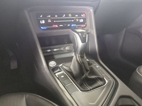 Used 2022 Volkswagen Tiguan SE FWD image 21