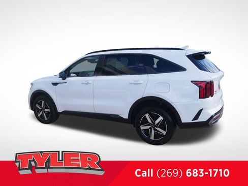 Used 2021 Kia Sorento EX w/ Panoramic Sunroof Package AWD/4WD image 5