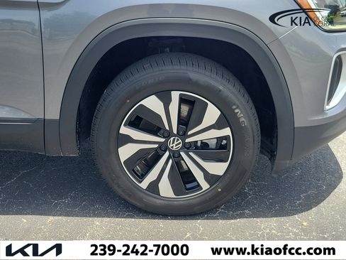 Used 2025 Volkswagen Atlas SE FWD image 7