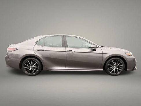 Used 2023 Toyota Camry SE FWD image 6