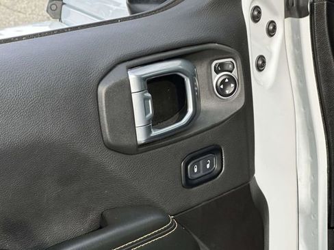 Used 2024 Jeep Wrangler Unlimited Sahara image 15