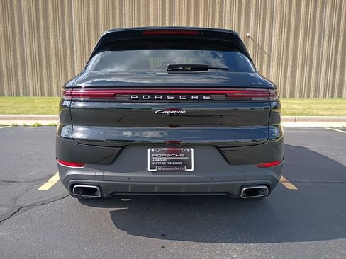 Certified 2025 Porsche Cayenne AWD/4WD image 11