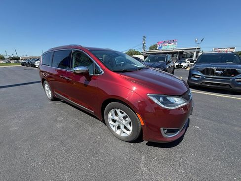Used 2019 Chrysler Pacifica Limited FWD image 1