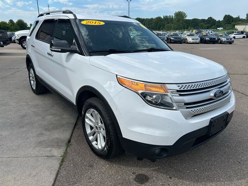 Used 2015 Ford Explorer XLT w/ Equipment Group 202B AWD/4WD image 3