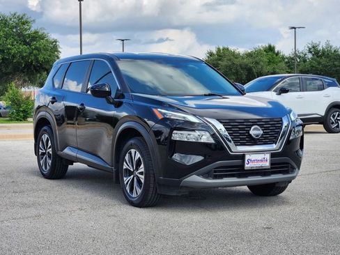 Used 2023 Nissan Rogue SV image 2