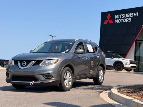 Used 2015 Nissan Rogue SV FWD image 8