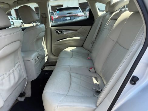 Used 2011 INFINITI M37 w/ Deluxe Touring Pkg RWD image 21