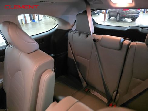 Used 2020 Toyota Highlander XLE w/ Protection Package #3 image 33