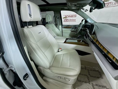 Used 2023 Cadillac Escalade Sport Platinum w/ LPO, ONYX Package AWD/4WD image 35