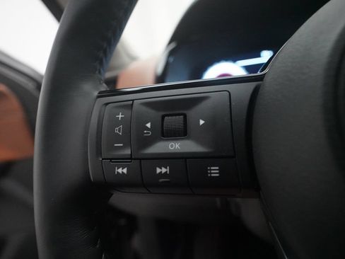 Used 2025 Nissan Pathfinder Platinum AWD/4WD image 18