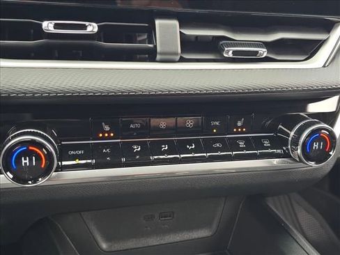 New 2026 Chevrolet Equinox LT w/ Convenience Package II image 32