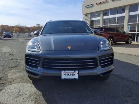 Used 2023 Porsche Cayenne Platinum Edition image 3