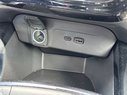 Used 2025 Chevrolet Trax LT FWD image 24