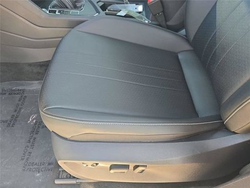 Used 2023 Volkswagen Tiguan SE R-Line FWD image 15
