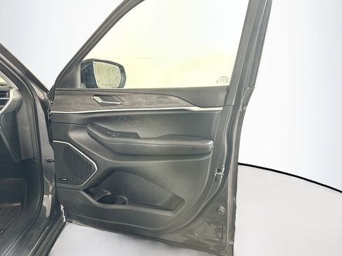 Used 2022 Jeep Grand Cherokee Limited 4xe w/ Luxury Tech Group II image 33