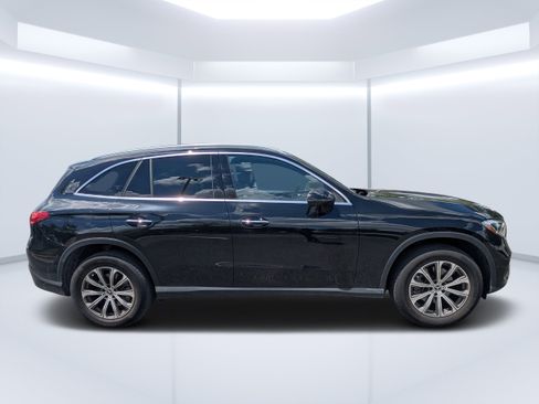 Certified 2023 Mercedes-Benz GLC 300 image 2