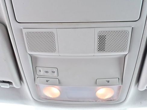 Used 2009 Volkswagen Tiguan SE image 32