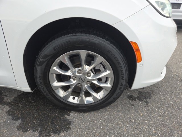 Used 2022 Chrysler Pacifica Touring-L w/ Uconnect Theater Family Group AWD/4WD image 31