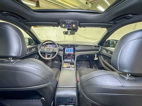 New 2025 Jeep Grand Cherokee L Altitude image 24