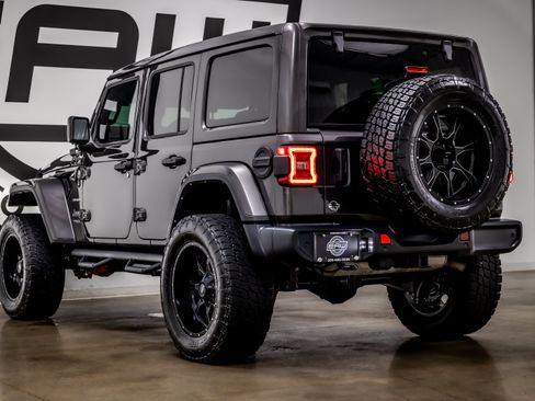Used 2020 Jeep Wrangler Unlimited Sahara AWD/4WD image 31