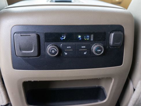 Used 2015 GMC Yukon XL SLT w/ HD Trailering Package image 30