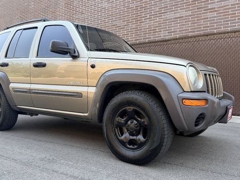Used 2004 Jeep Liberty Sport w/ PWR Convenience Group AWD/4WD image 3