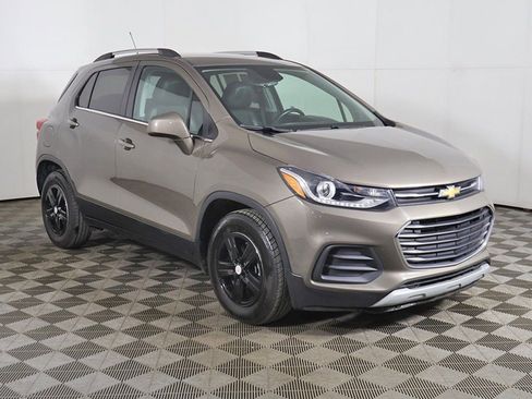 Used 2020 Chevrolet Trax LT w/ Driver Confidence Package image 2