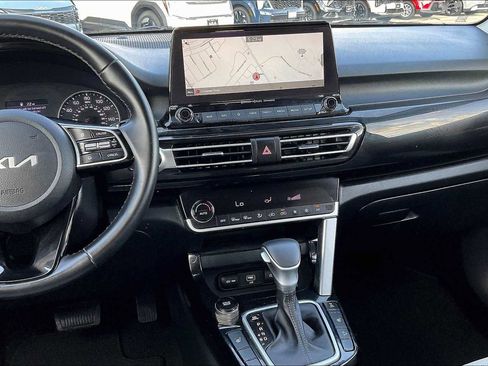 Certified 2022 Kia Seltos EX image 14