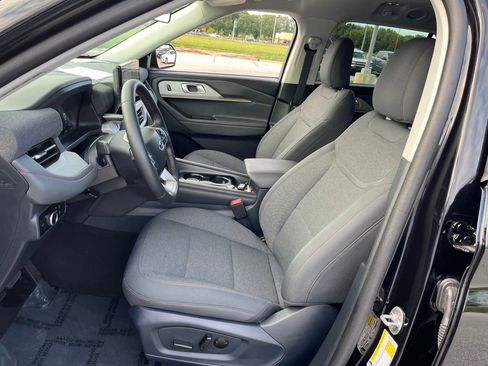 Used 2025 Ford Explorer Active image 26