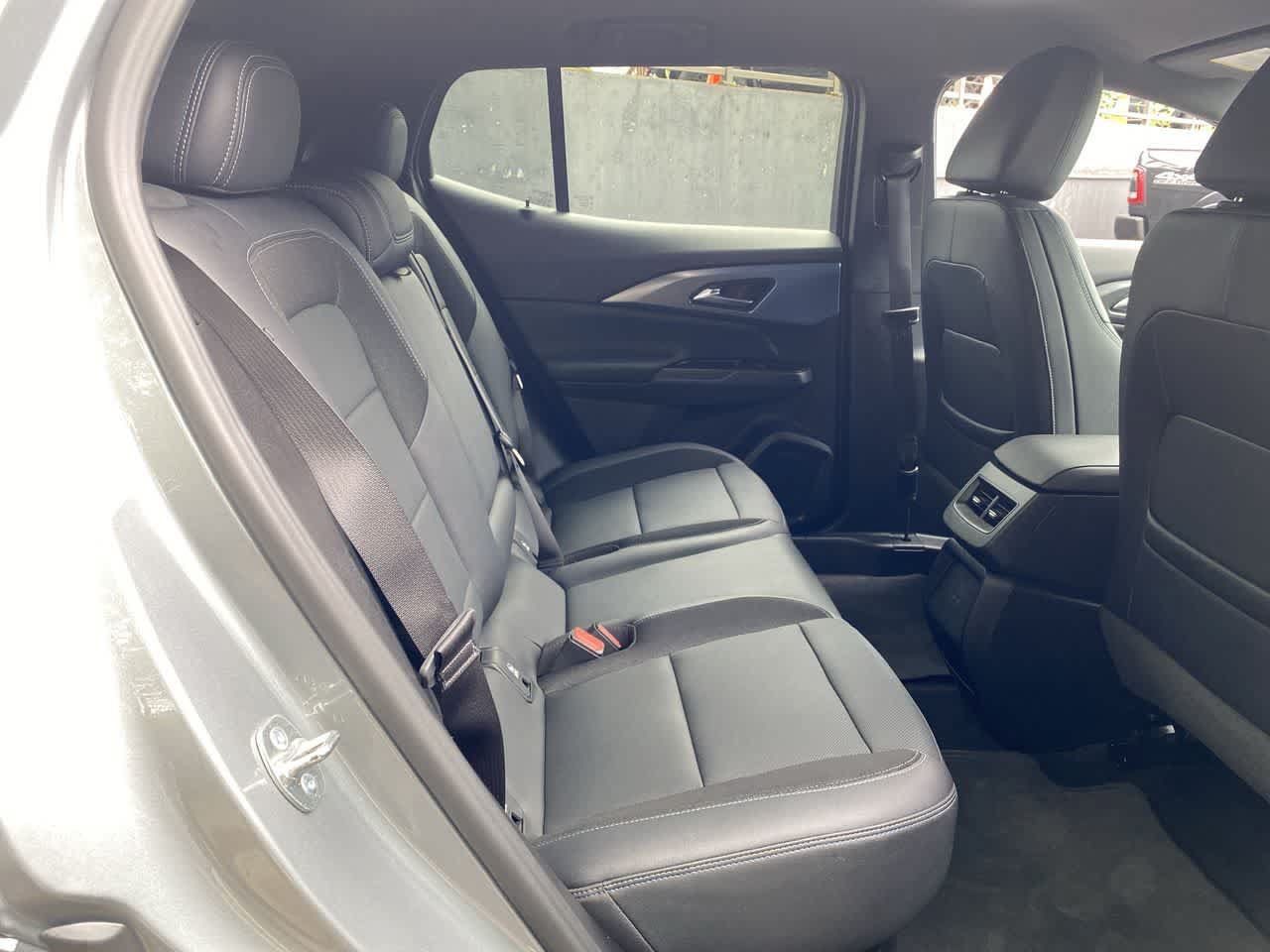 Used 2024 Chevrolet Equinox EV LT FWD image 17