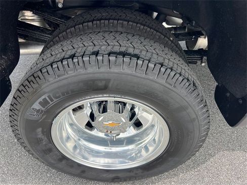Used 2025 Chevrolet Silverado 3500 High Country w/ High Country Premium Package image 17