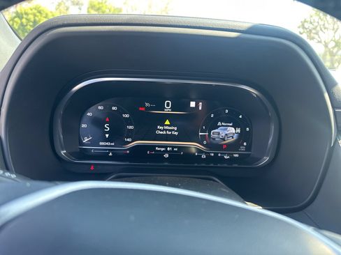 Used 2022 GMC Yukon XL SLT w/ SLT Premium Package AWD/4WD image 7