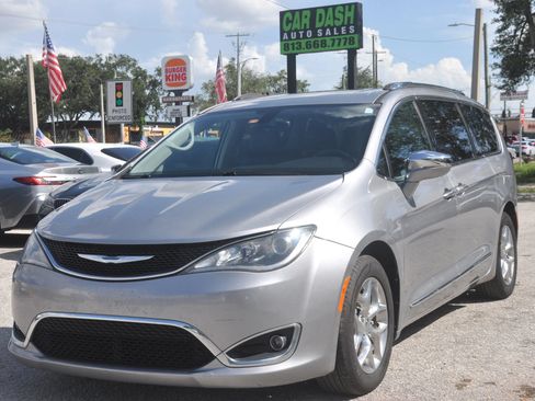 Used 2018 Chrysler Pacifica Limited FWD image 20