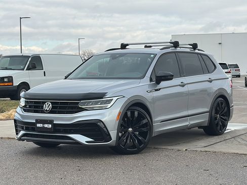 Used 2023 Volkswagen Tiguan SE R-Line image 1