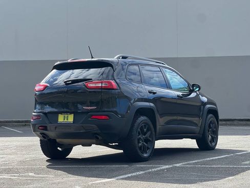 Used 2015 Jeep Cherokee Trailhawk w/ Leather Interior Group AWD/4WD image 5