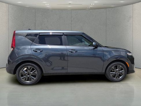 Used 2021 Kia Soul EX FWD image 3