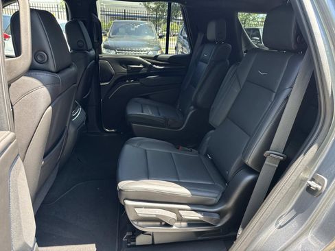 Used 2021 Cadillac Escalade Luxury RWD image 14