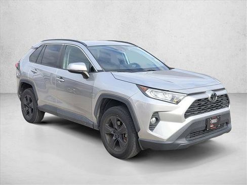 Used 2020 Toyota RAV4 XLE image 2