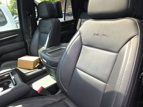 Used 2024 GMC Yukon Denali AWD/4WD image 12