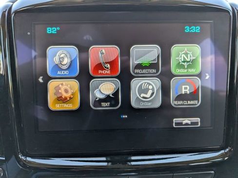 Used 2018 Chevrolet Traverse LT image 17