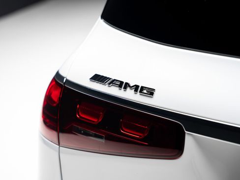 Used 2025 Mercedes-Benz GLS 63 AMG 4MATIC image 33