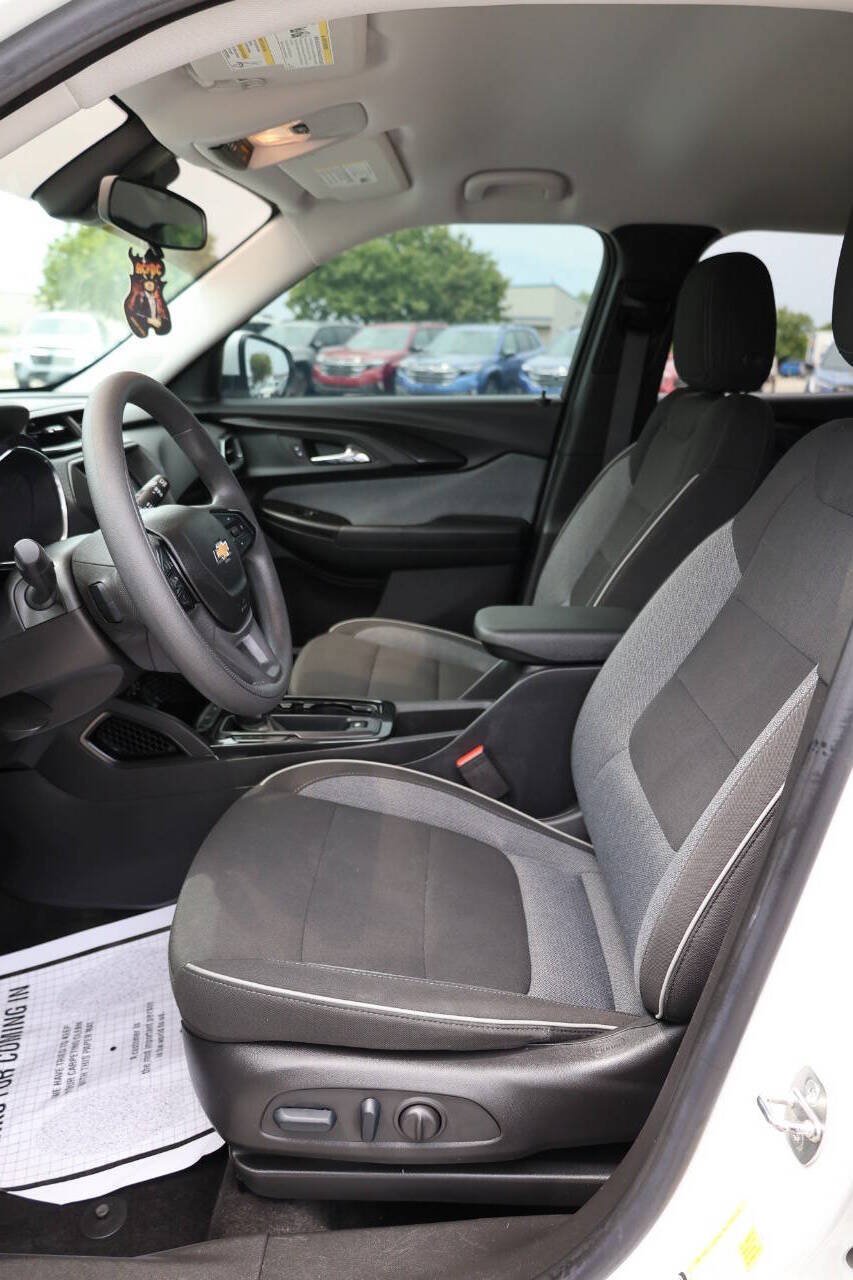 Used 2023 Chevrolet TrailBlazer LT FWD image 13