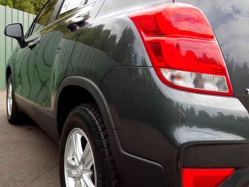 Used 2018 Chevrolet Trax LT w/ LT Convenience Package image 8