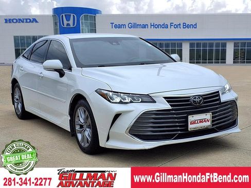 Used 2019 Toyota Avalon XLE image 1