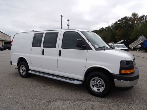 Used 2024 GMC Savana 2500 w/ Driver Convenience Package image 10